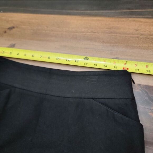 Loft Mini Skirt Solid Black With 2 Side Pockets and Side Zipper A-line Size 10 - Picture 7 of 8